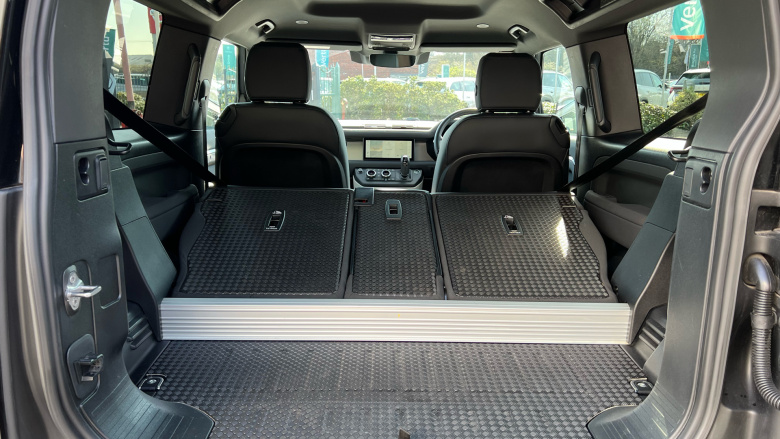 Land Rover Defender 3.0 D250 X-Dynamic SE 90 3dr Auto Diesel Estate